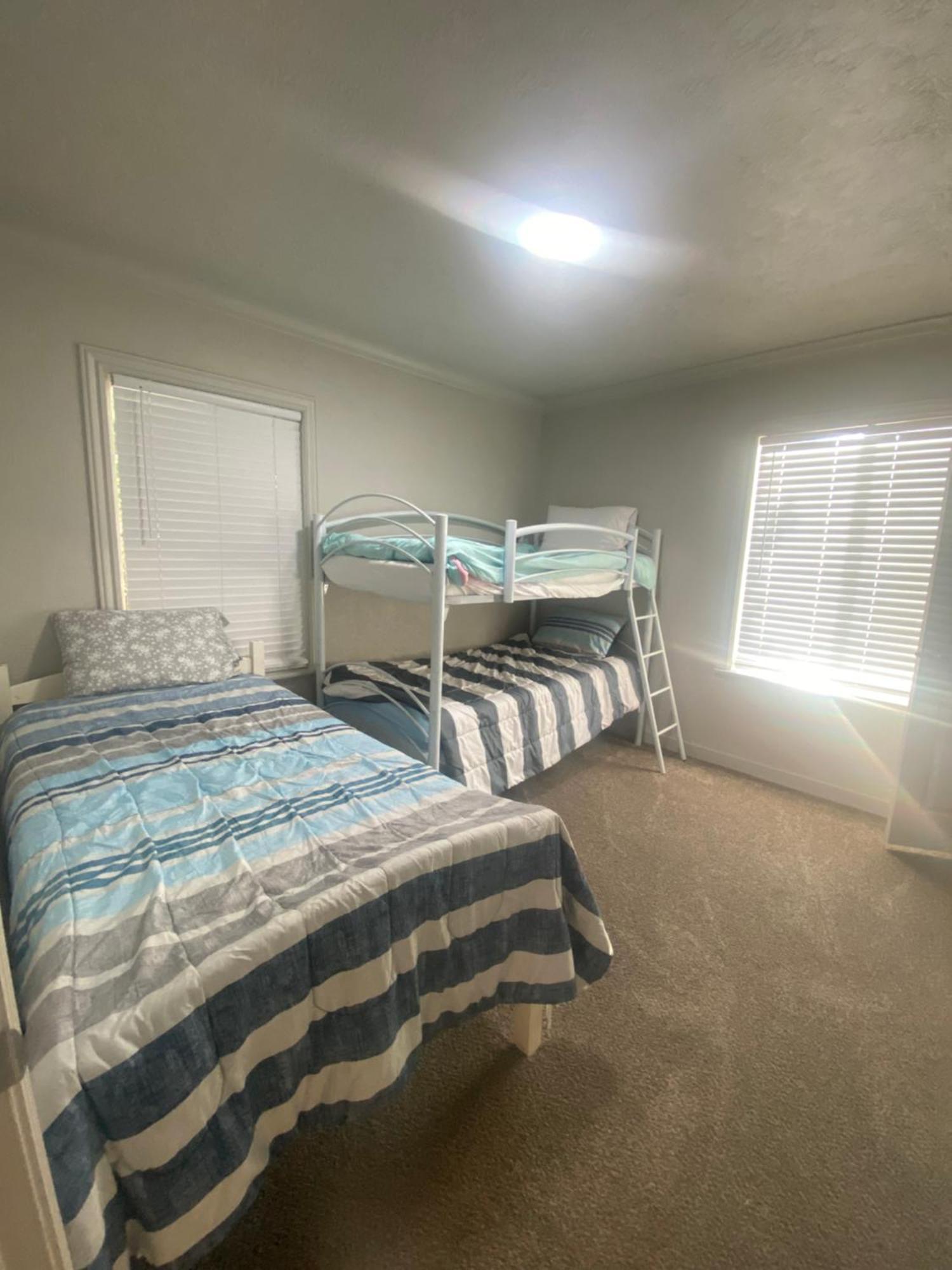 Cute Entire Small House With Large Yard! Pets Welcome! West Valley City Exterior foto